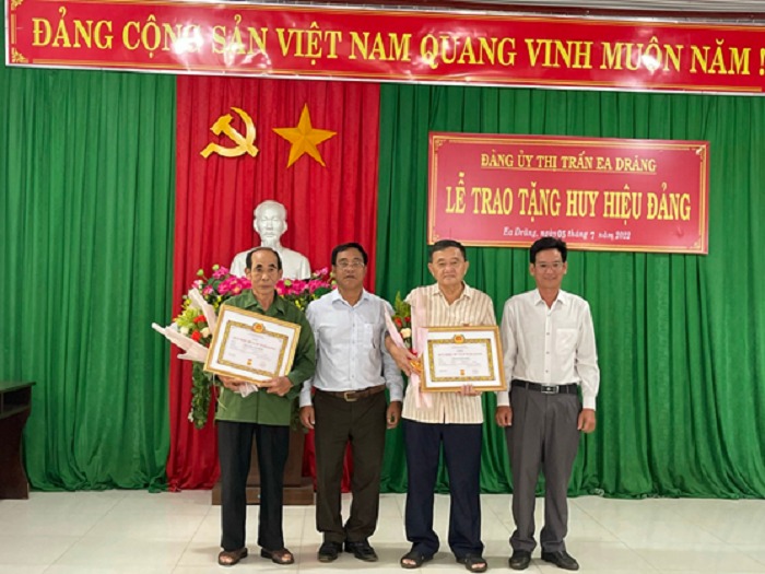 Thị trấn Ea Drăng hội nghị ban chấp hành Đảng bộ (mở rộng) lần thứ 10.